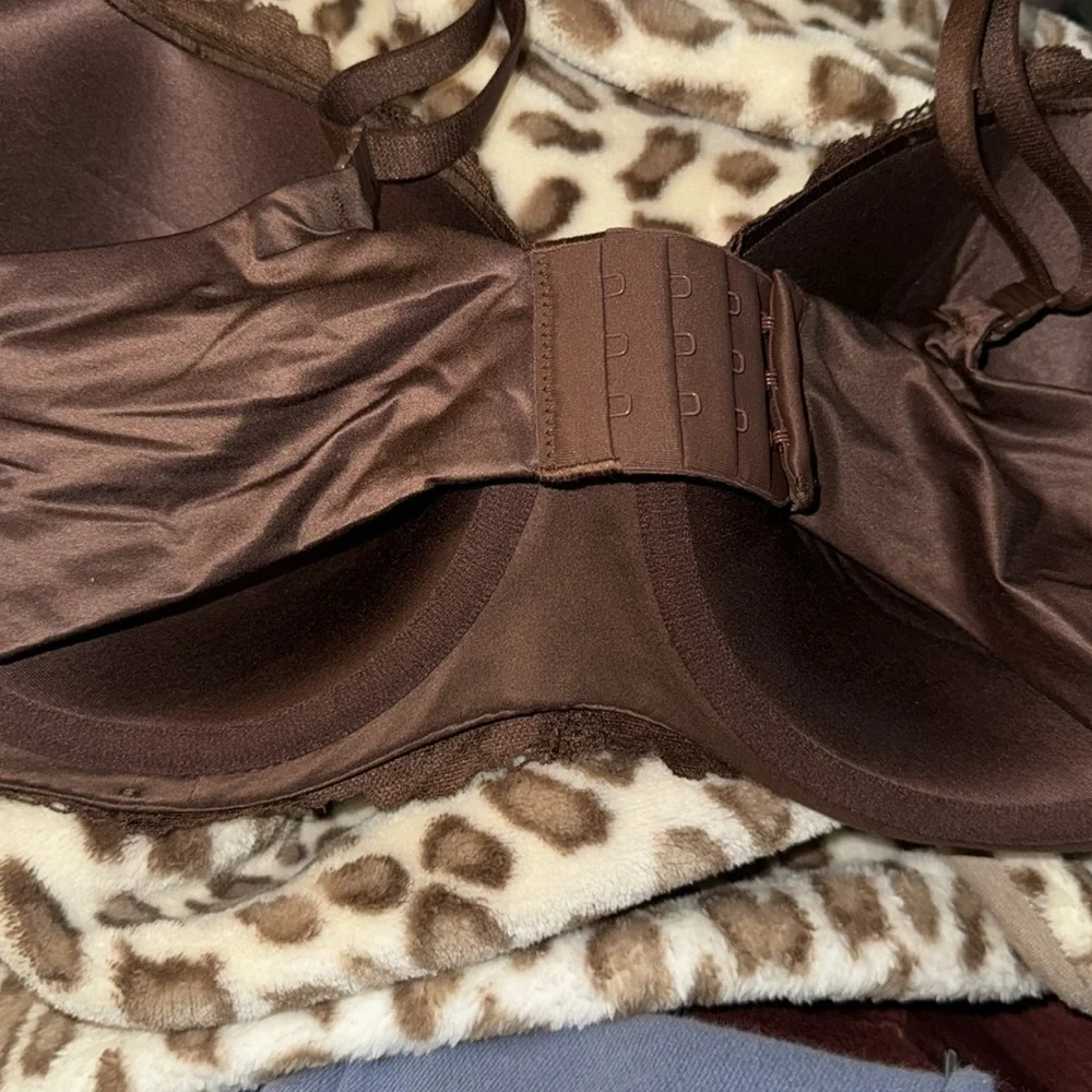 BODY BY VICTORIA Lightly Lined Lace-Cup Demi Bra‎
